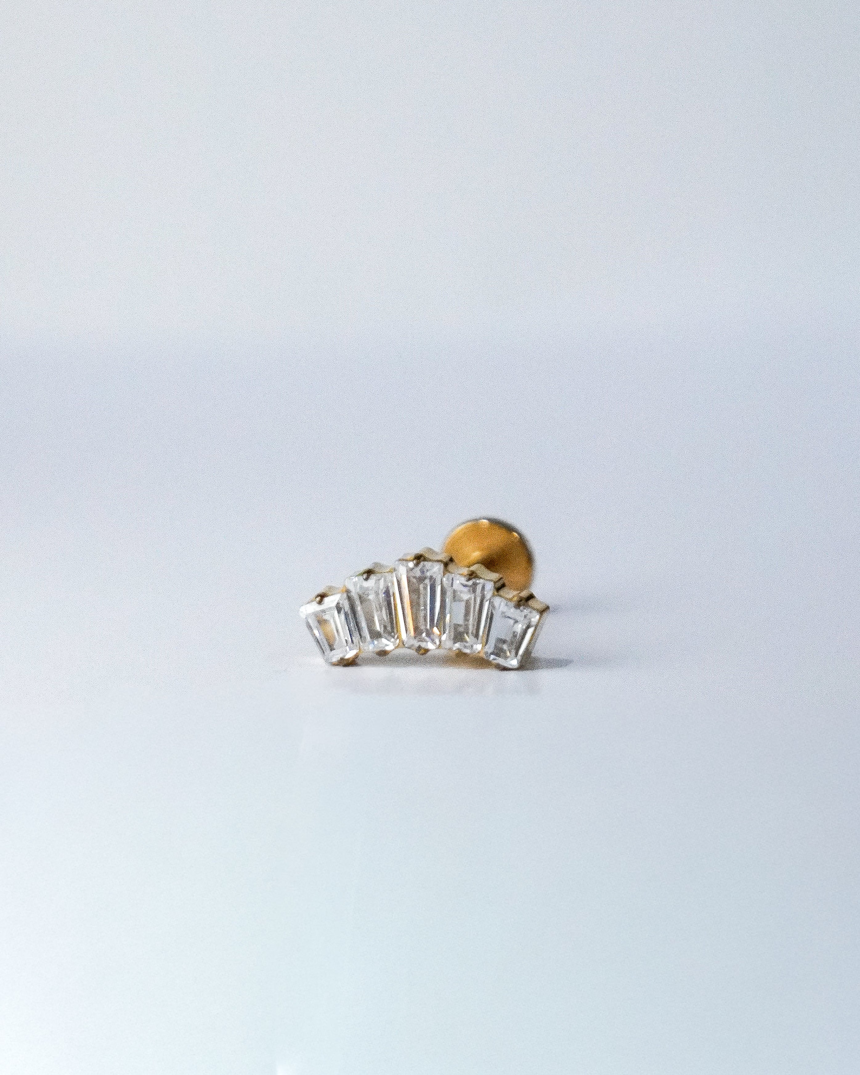 Piercing cinco cristales dorado